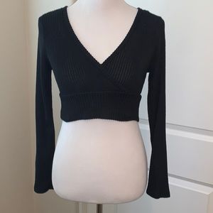 WILD FABLE BRAND NEW SIZE SMALL SUPER CUTE LONG SLEEVE CROP SWEATER
